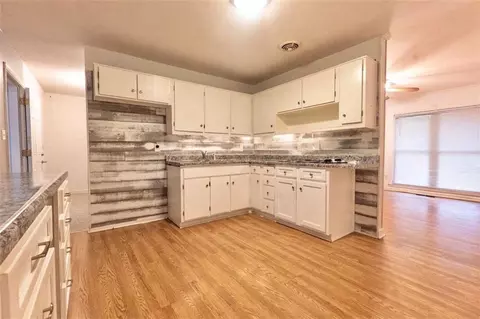 6953 Eunice Dr, Riverdale, GA 30274 photo 4