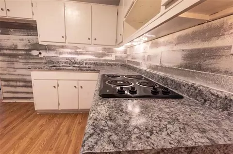 6953 Eunice Dr, Riverdale, GA 30274 photo 5