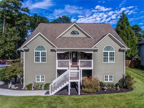 20 Waters Edge Dr SE, Acworth, GA 30102