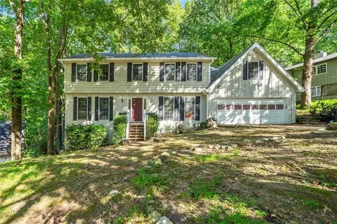 330 Clear Creek Ct, Roswell, GA 30076