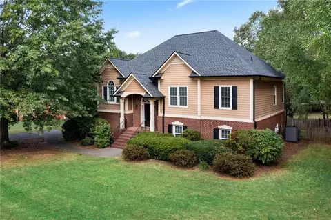 9 Hampton Ln, Cartersville, GA 30120
