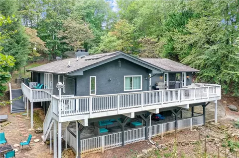 5914 Stuart Dr, Flowery Branch, GA 30542
