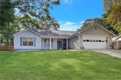 674 Pepperwood Trl, Stone Mountain, GA 30087