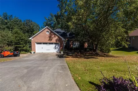 16 Jamesport Ln, White, GA 30184