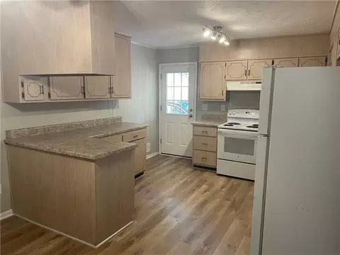 7392 Bluestone Dr, Riverdale, GA 30296 photo 2