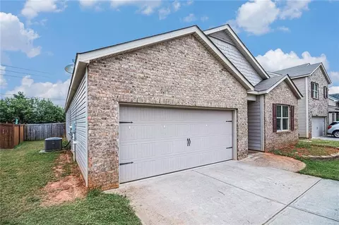1756 Sandy Trail Dr, Hampton, GA 30228 photo 4