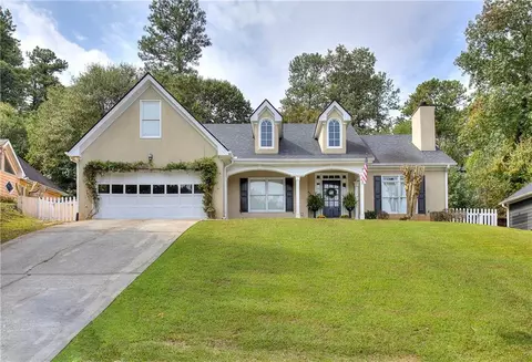215 Thornbush Ln, Lawrenceville, GA 30046