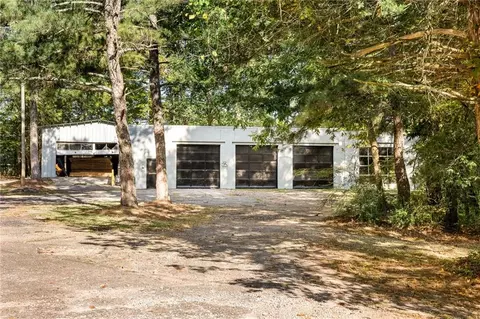 5053 Arcado Rd SW, Lilburn, GA 30047