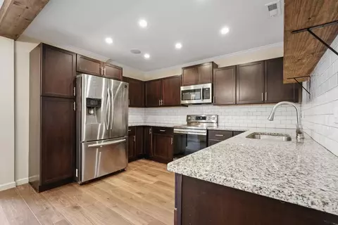 127 Woodmere Sq, Atlanta, GA 30327