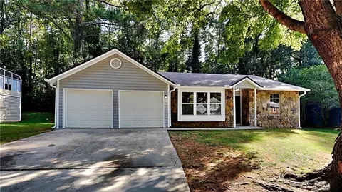 5101 S Woodbridge Trl, Stone Mountain, GA 30088