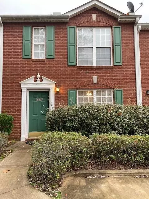 5626 Strathmoor Manor Cir, Lithonia, GA 30058