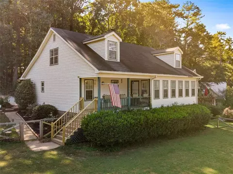 8575 Lake Dr, Snellville, GA 30039