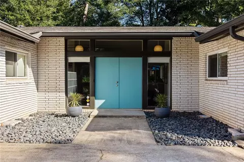 3654 Creekview Cir, Stone Mountain, GA 30083