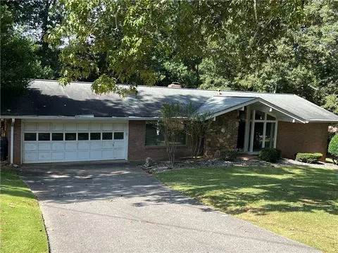831 Richmond Hill Dr, Marietta, GA 30068