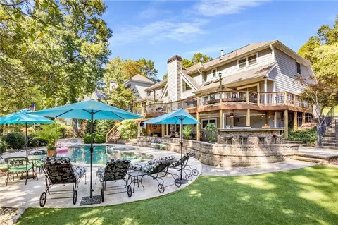 590 4th Fairway Dr, Roswell, GA 30076