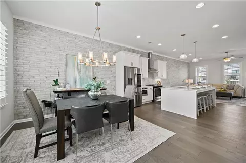135 Harlow Cir, Roswell, GA 30076