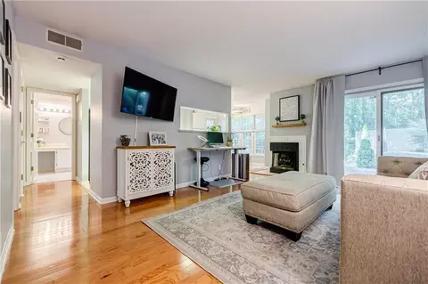 913 Garden Ct, Sandy Springs, GA 30328