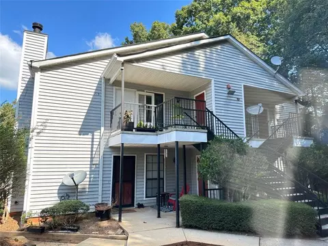 715 Windchase Ln, Stone Mountain, GA 30083