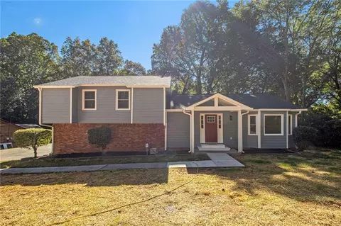 5304 Barrington Rd SW, Lilburn, GA 30047