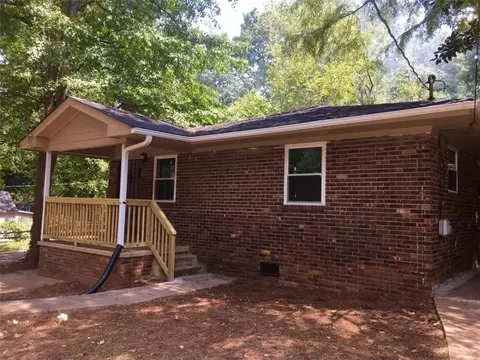 2806 Palm Dr, East Point, GA 30344