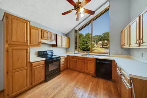 594 Farmbrook Trl NE, Kennesaw, GA 30144 photo 11