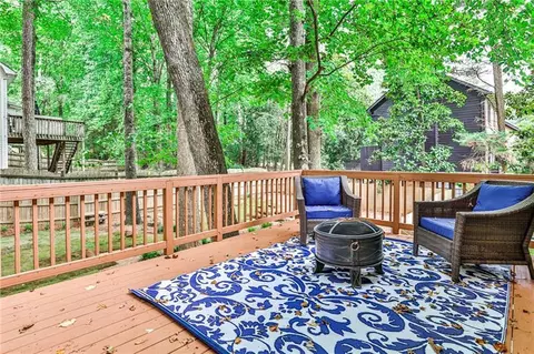 8500 Birch Hollow Dr, Roswell, GA 30076