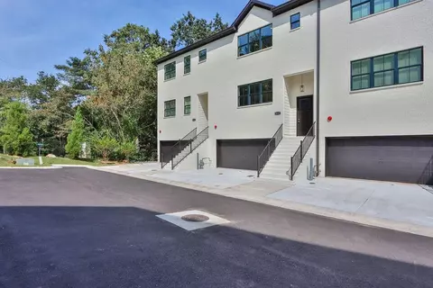 8039 Linfield Way, Sandy Springs, GA 30350