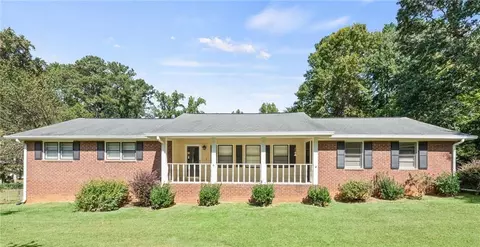 6132 Redbud Ln, Douglasville, GA 30135