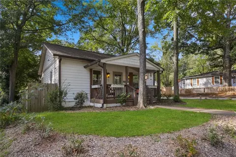 510 Lake Dr, Hapeville, GA 30354
