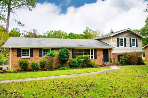 3077 Laura Ln, Lithia Springs, GA 30122