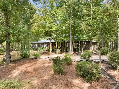 249 Canaan Dr, Maysville, GA 30558
