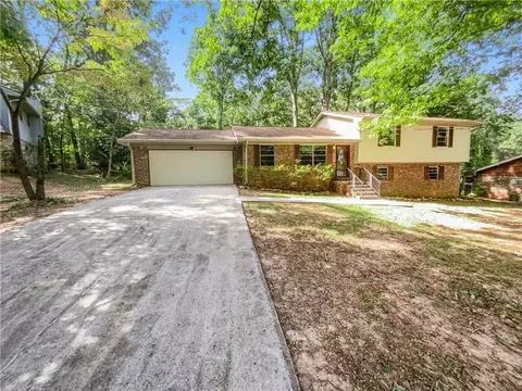 656 Mincey Woods Ct, Stone Mountain, GA 30087