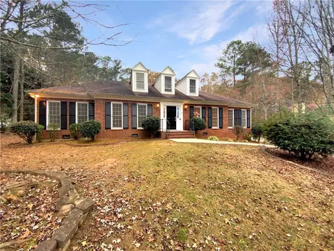 225 Creekwood Trl, Fayetteville, GA 30214