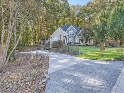 230 Emerald Lake Dr, Fayetteville, GA 30215