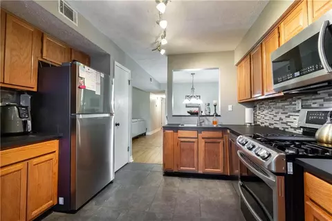 6393 Oakleaf Ln, Morrow, GA 30260 photo 6