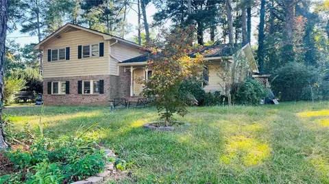 373 Greenleaf Ct NW, Lilburn, GA 30047