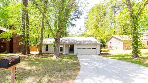 8249 Park Ridge Dr, Riverdale, GA 30274