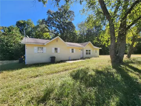 2 Martin Rd, Griffin, GA 30223