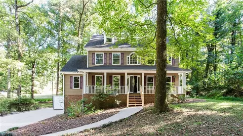 1954 Raintree Ct, Snellville, GA 30078