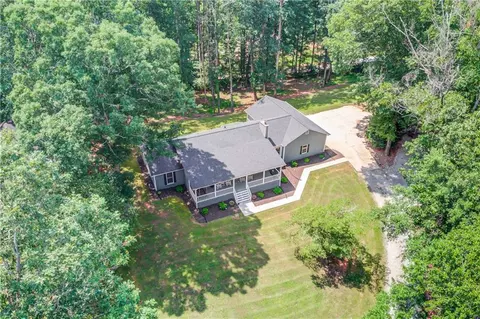 1135 Beaver Dam Rd, Hoschton, GA 30548