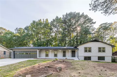 517 Rollingwood Dr, Stone Mountain, GA 30087