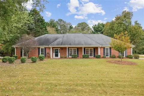 385 Saddle Creek Cir, Roswell, GA 30076