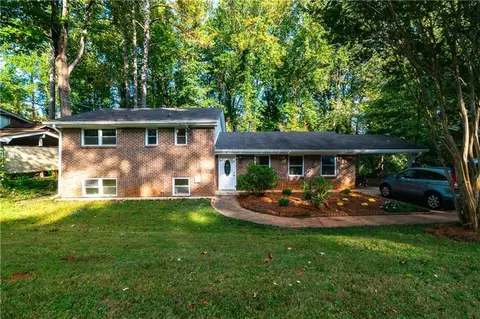 4325 Hickory Wood Ln, Doraville, GA 30360