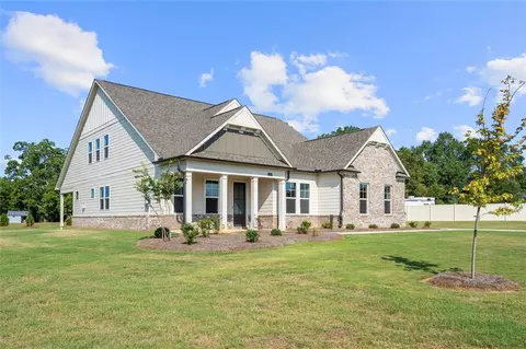 209 Evetor Rd, Locust Grove, GA 30248