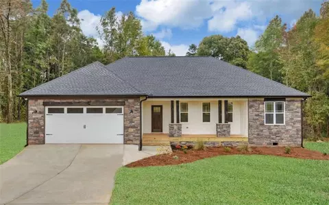 329 Dixie Ct, Mount Airy, GA 30563
