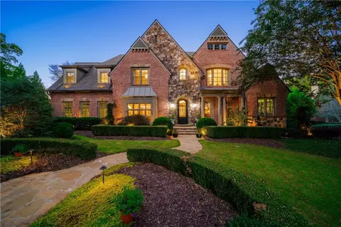 135 Manor Lake Ct, Milton, GA 30004