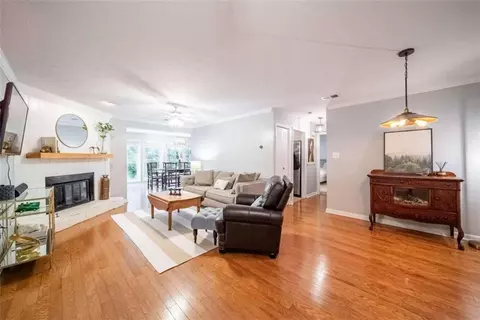 1204 Lake Pointe Cir, Roswell, GA 30075