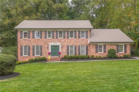 1624 Shadow Ct, Dunwoody, GA 30338