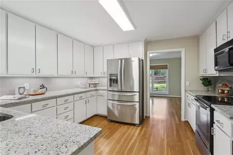 885 Lake Overlook, Roswell, GA 30076