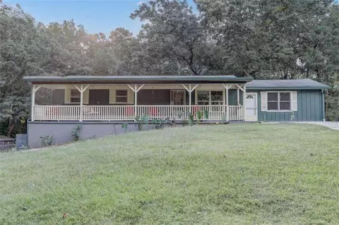 9003 Meadow Dr, Lithia Springs, GA 30122